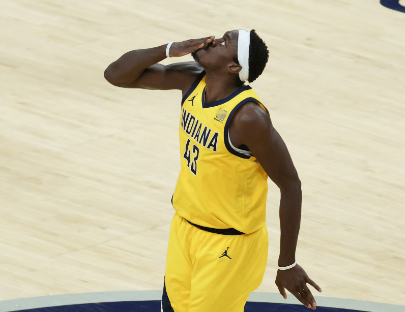 NBA常规赛雄鹿客场117-115力克步行者字母哥33+13+5献绝杀的简单介绍 第1张 NBA常规赛雄鹿客场117-115力克步行者字母哥33+13+5献绝杀的简单介绍 第1张