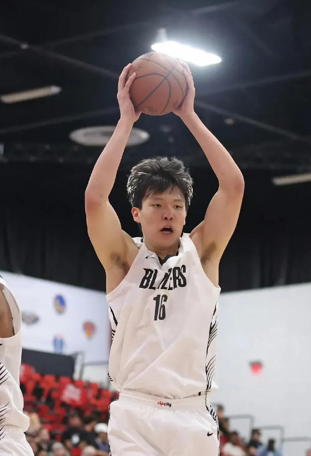 杨瀚森连续5场被弃用代理教练对其努力表示肯定的简单介绍  第1张