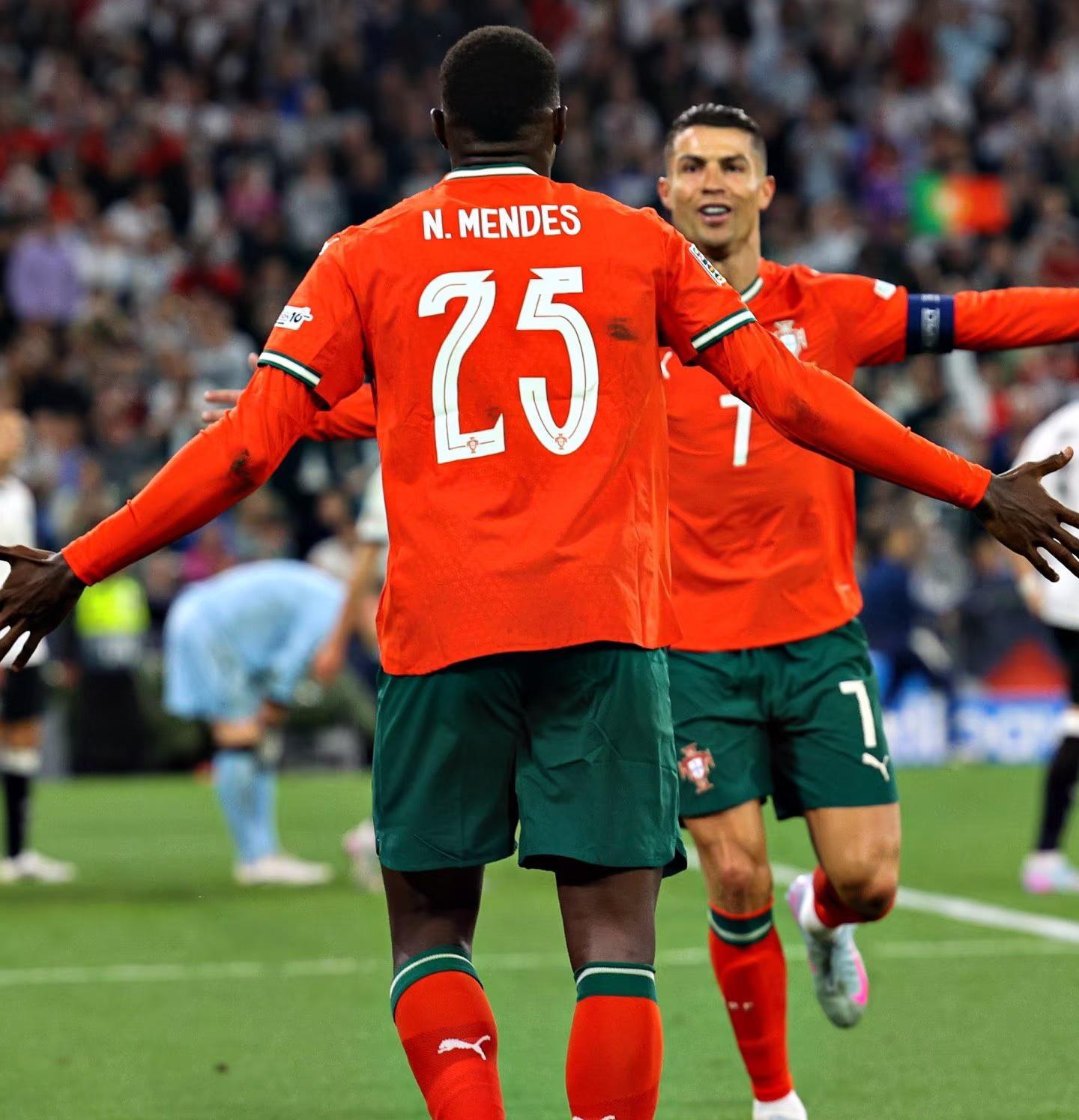 关于西班牙86-90不敌希腊队史首次无缘欧锦赛16强的信息 第1张 关于西班牙86-90不敌希腊队史首次无缘欧锦赛16强的信息 第1张