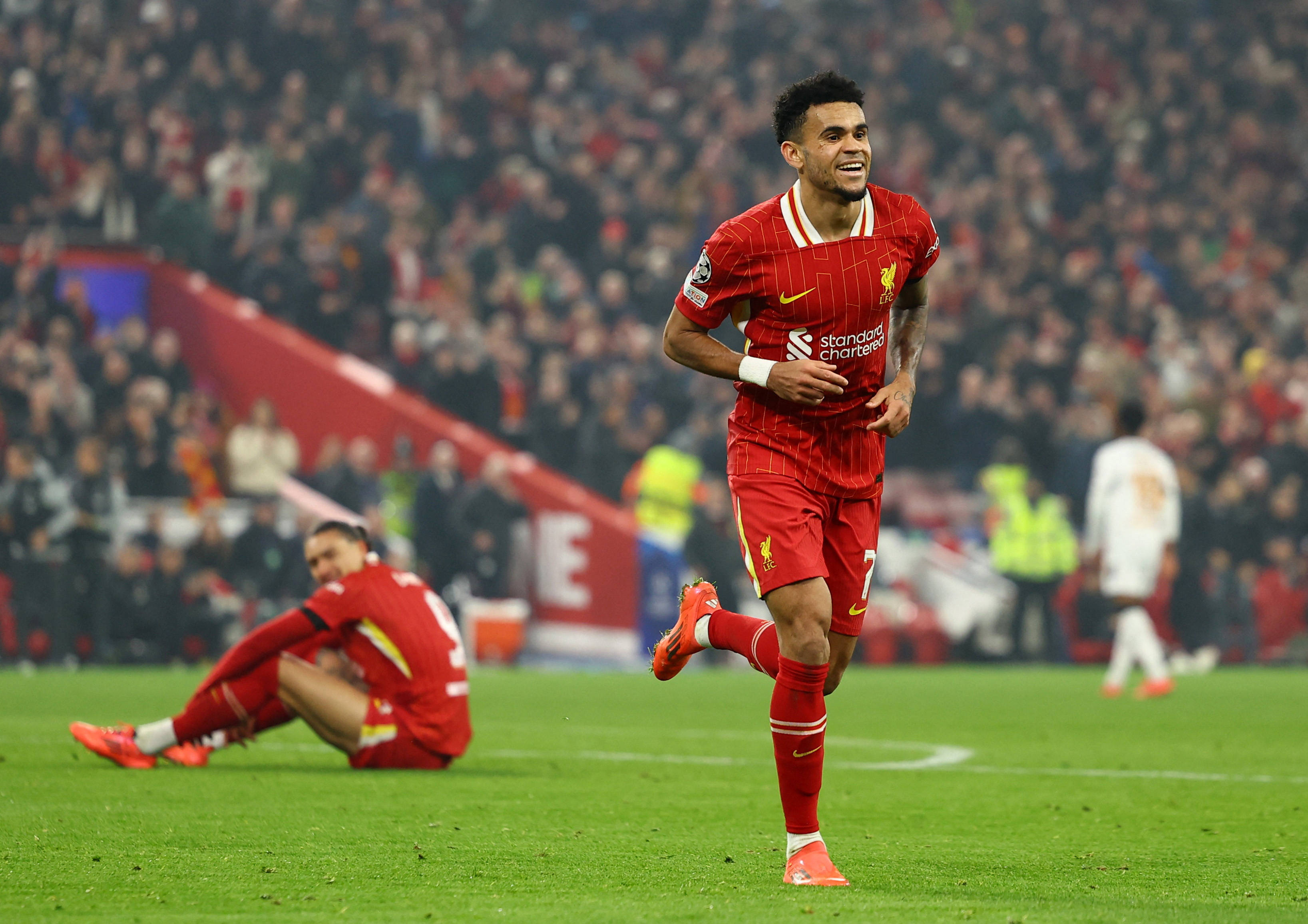 关于道格拉斯路易斯希望重返英超尤文生涯或提前终结的信息  第2张