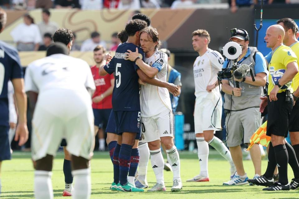 恩里克率队4:0击溃皇马分别带来巴黎和巴萨的简单介绍  第2张