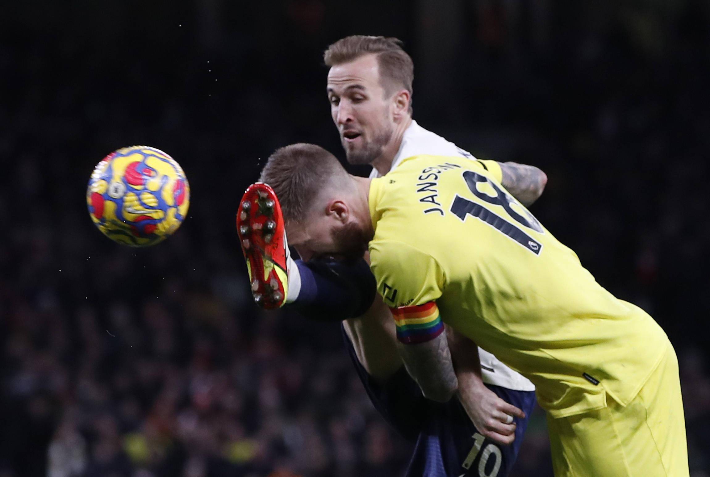 包含布伦特福德VS热刺客场突围实时解说免费观看的词条