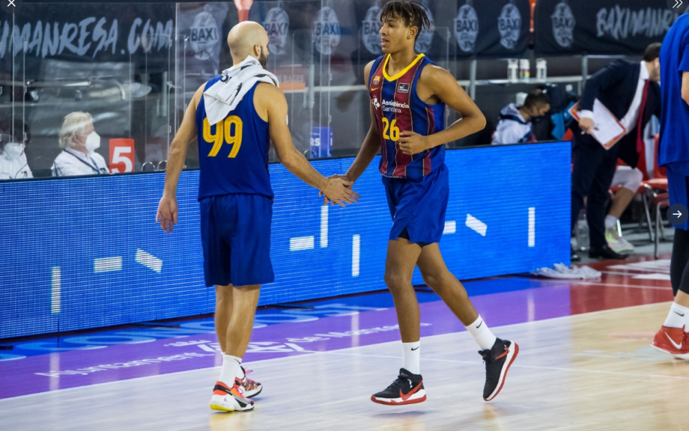 俄篮超:希姆基VS海参崴迪纳摩