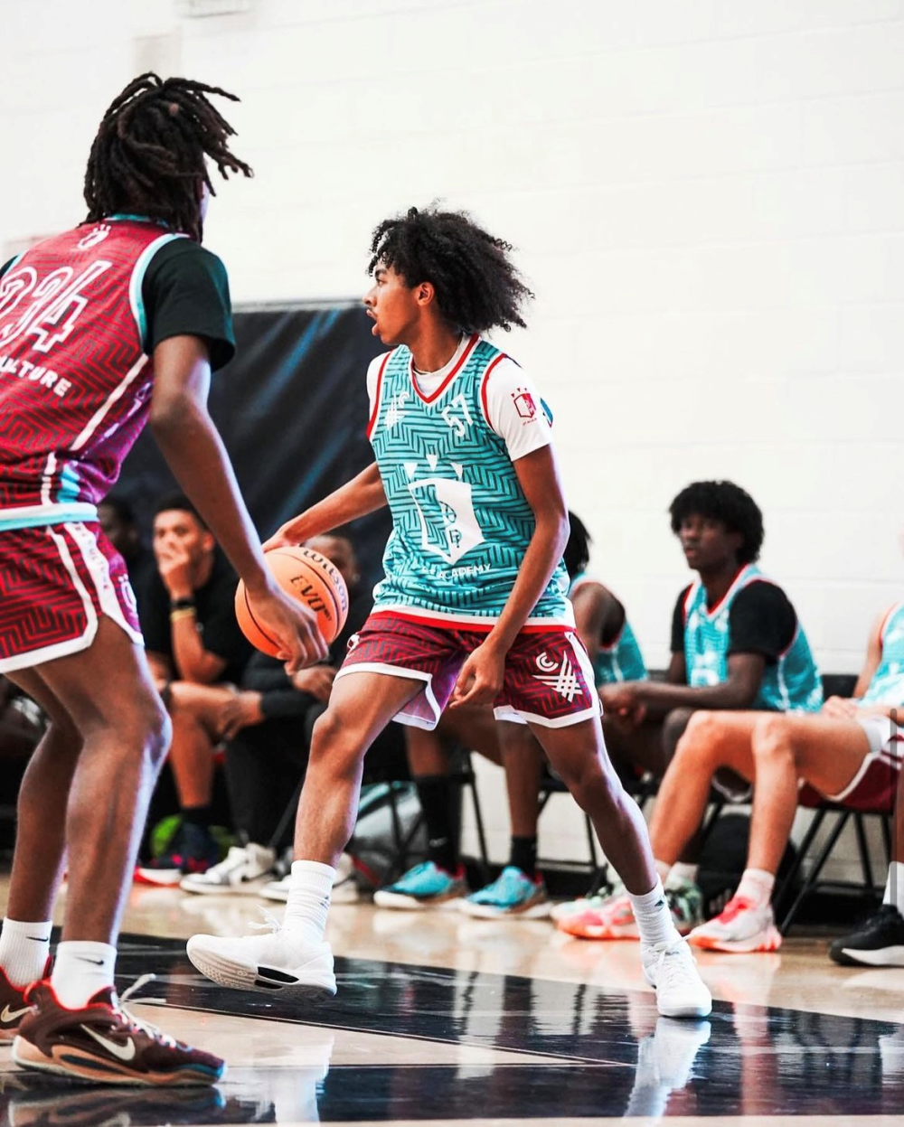 包含NCAA:未确定对阵球队VS海波因特大学的词条