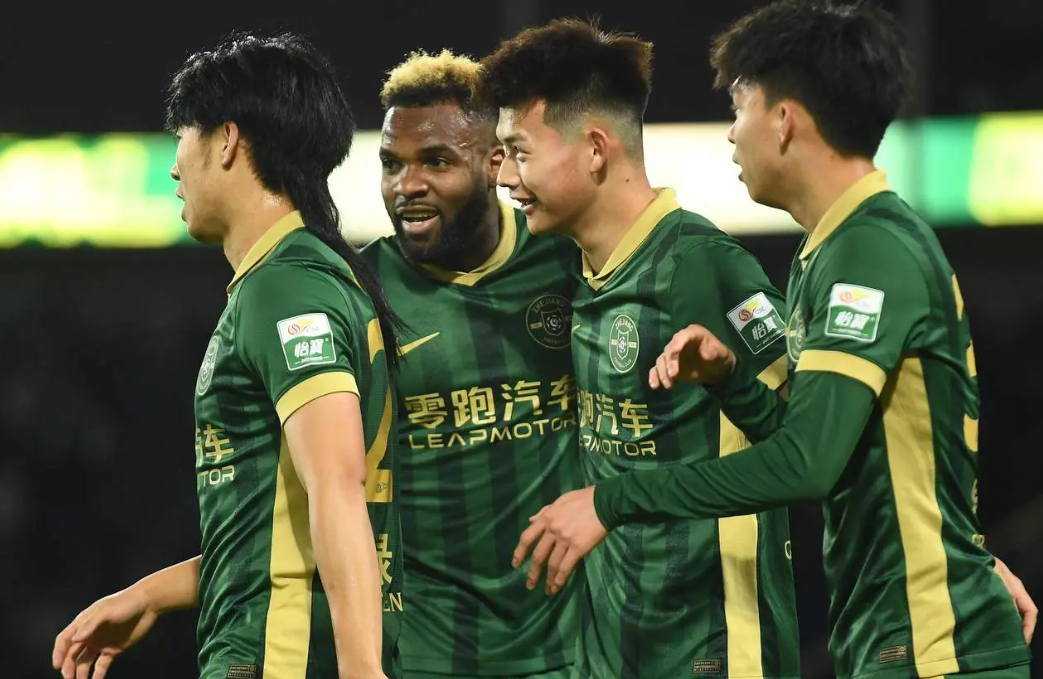 中超青岛海牛0-3浙江队米特里策首秀贡献两射一传王钰栋破门的简单介绍  第1张