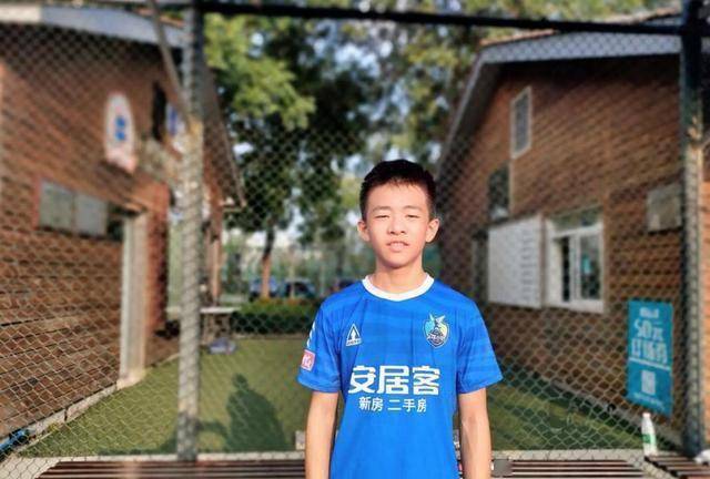 包含董路披露邝兆镭加盟细节球员开启留洋生涯的词条