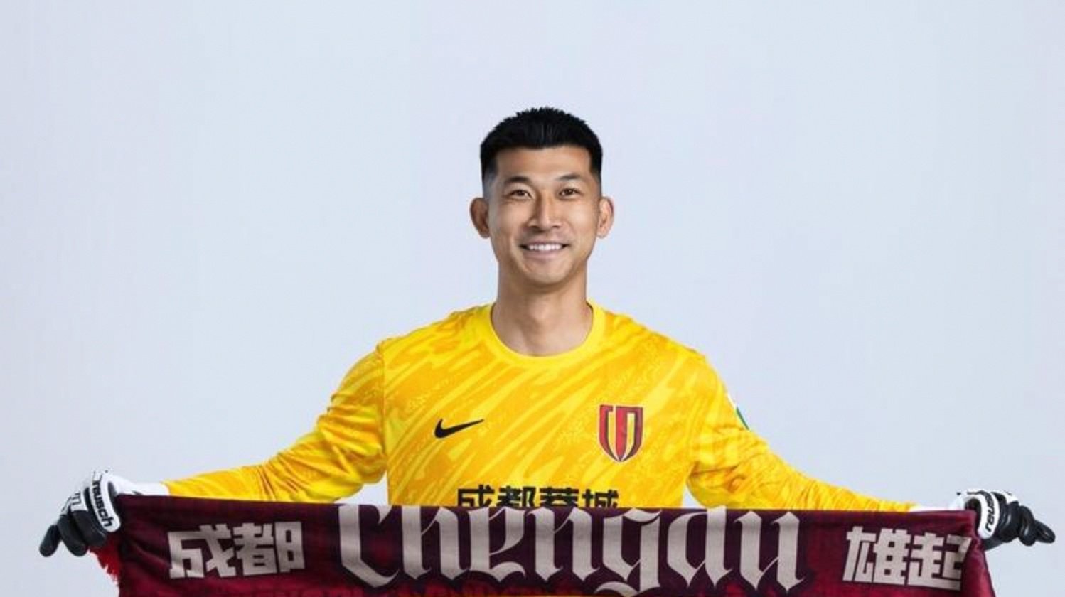 包含蓉城门将邀残疾球迷观战获赠礼物的词条  第1张