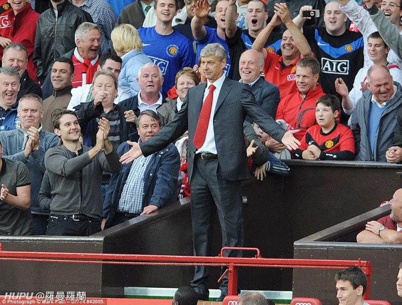 包含曼联上赛季121名球迷被捕英国内政部公布足球犯罪数据的词条