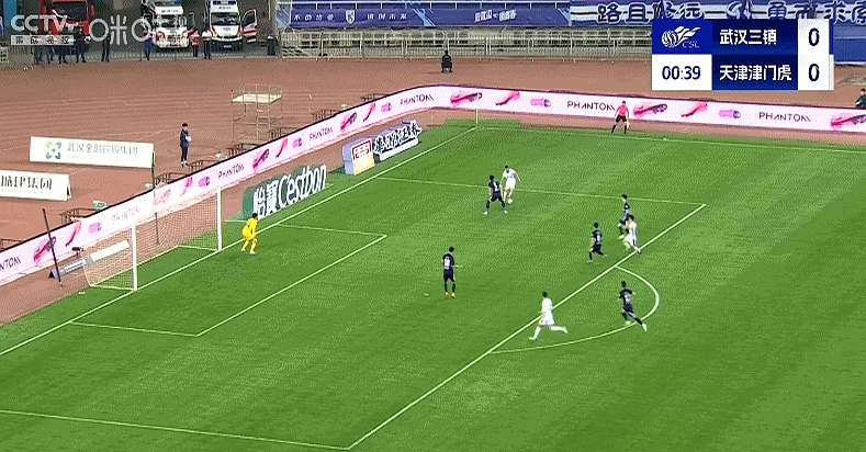 媒体人：邓卓翔遭遇“新手墙”三镇7轮不胜的简单介绍