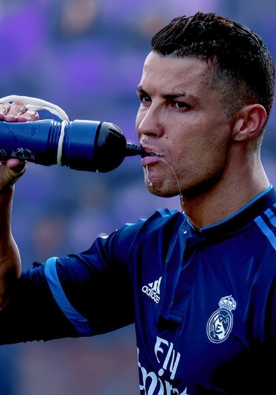 C罗称世界杯后举行婚礼选择在更私密的环境下进行的简单介绍  第1张