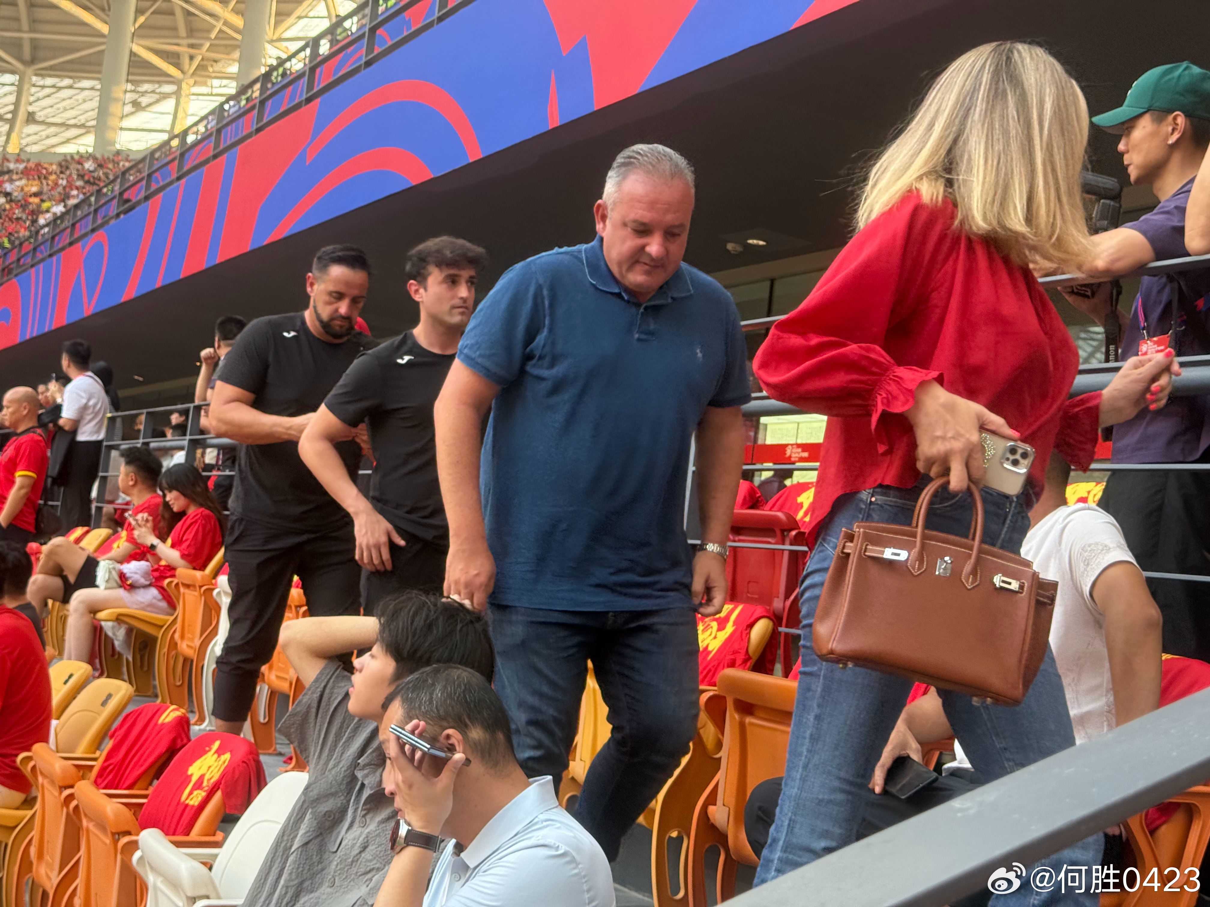 央视不转播国足在重庆的比赛国足VS巴林转播平台确认爱奇艺与咪咕的简单介绍 第1张 央视不转播国足在重庆的比赛国足VS巴林转播平台确认爱奇艺与咪咕的简单介绍 第1张