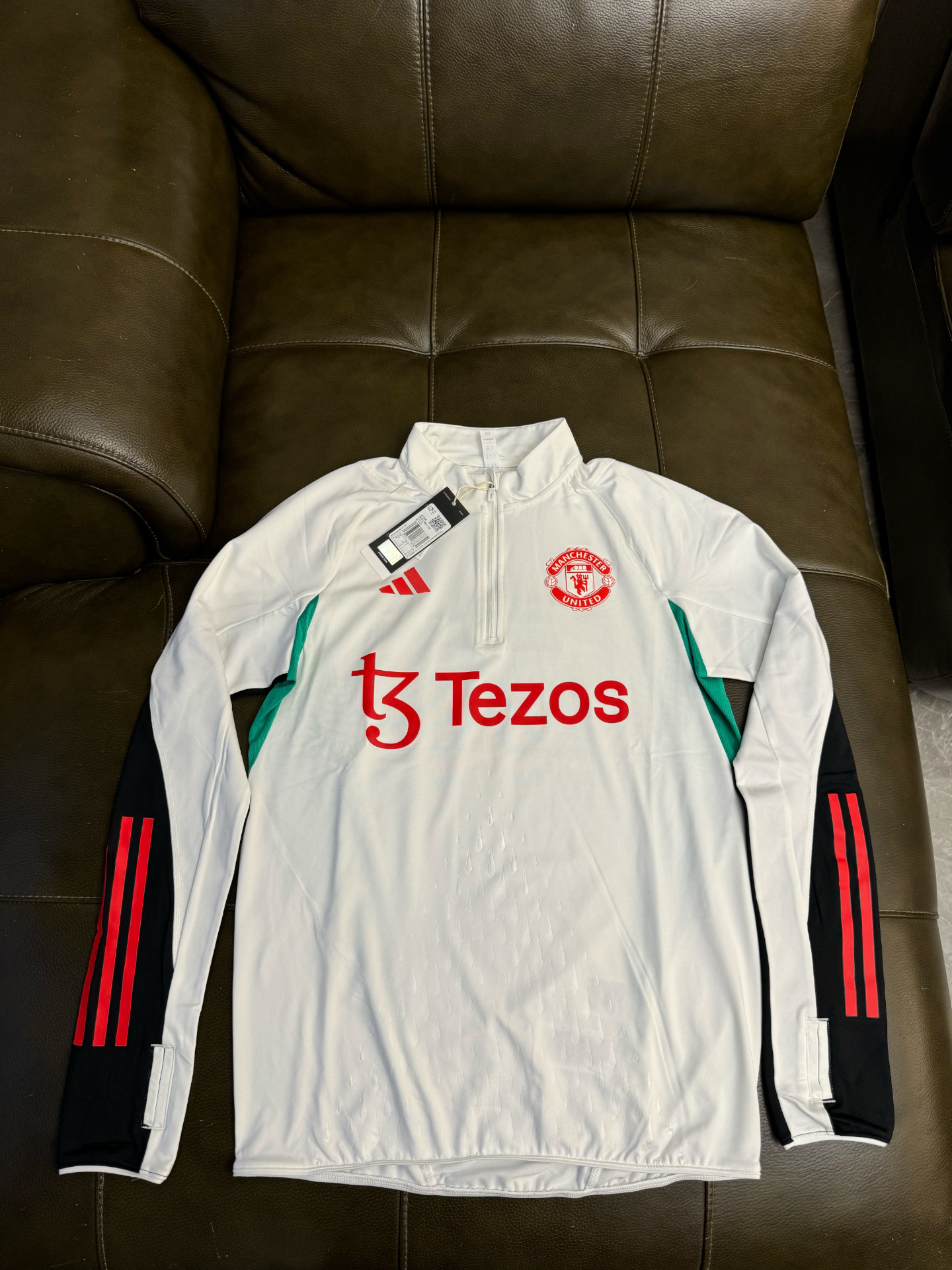 曼联发布25/26赛季训练服寻找新赞助商的简单介绍 第1张 曼联发布25/26赛季训练服寻找新赞助商的简单介绍 第1张