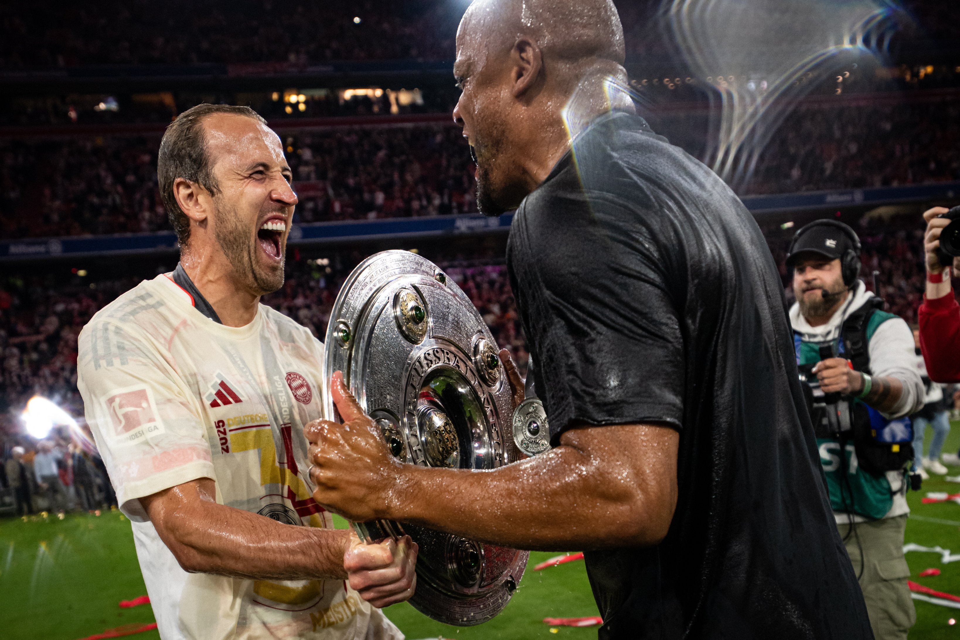 包含奥利塞当选拜仁赛季最佳球员凯恩在投票中排名第三的词条 第1张 包含奥利塞当选拜仁赛季最佳球员凯恩在投票中排名第三的词条 第1张