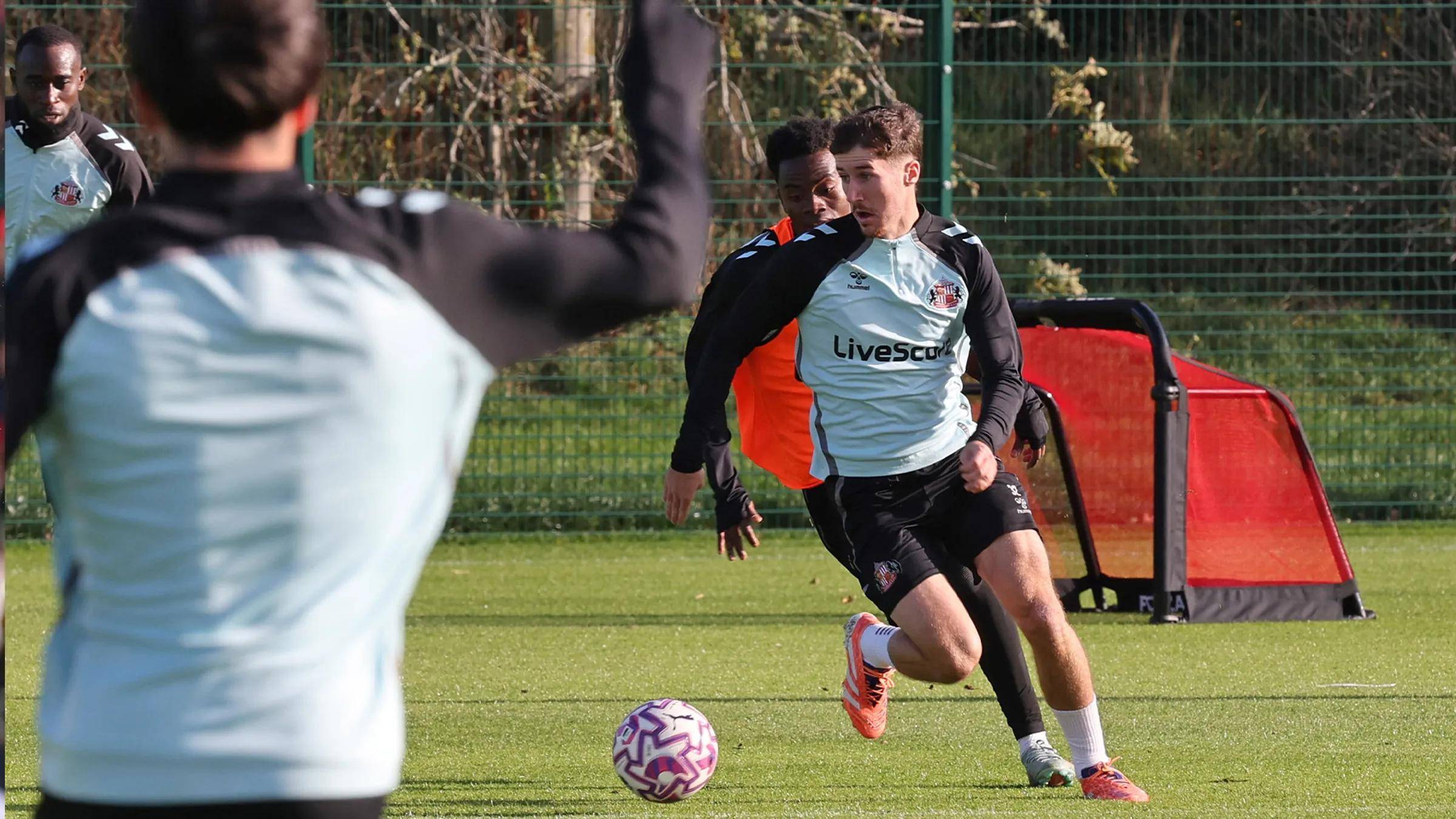 关于桑德兰升至积分榜第二名黑猫新赛季表现出色的信息  第2张