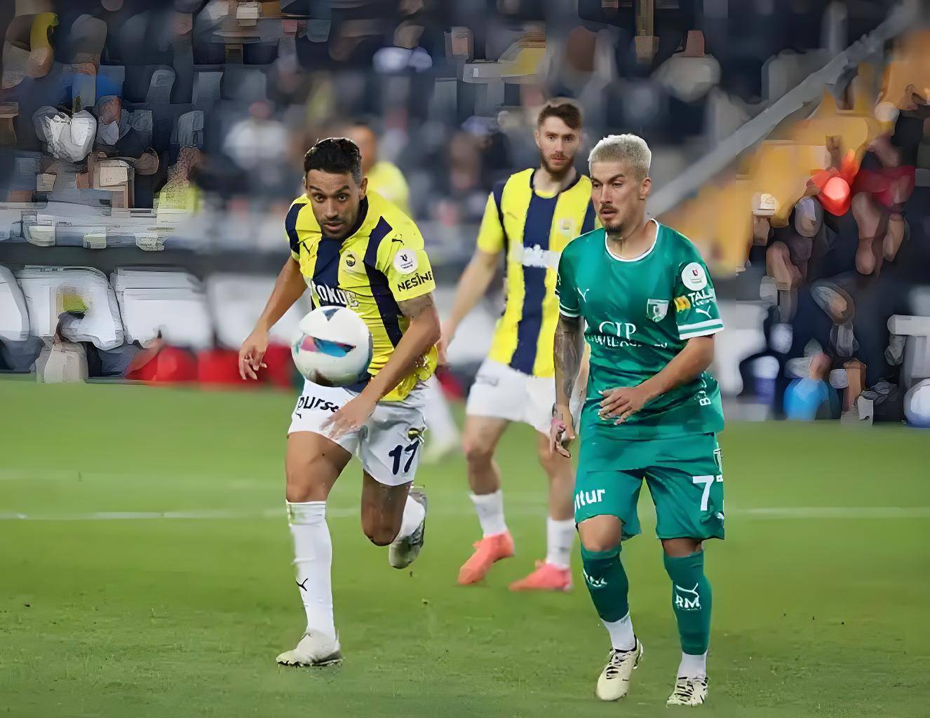 欧冠足球推荐：本菲卡VS费内巴切前瞻穆帅争夺欧冠资格的简单介绍  第2张