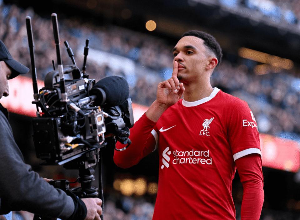 包含马丁内利专注于阿森纳生涯球员此前与沙特联赛球队有传闻的词条