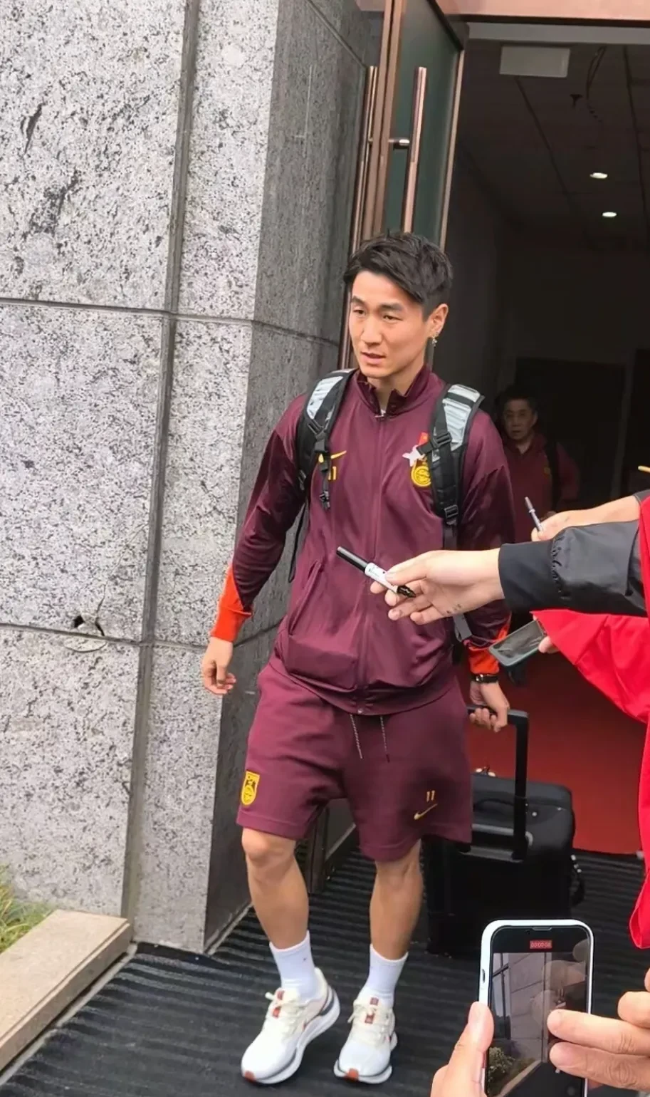 王钰栋独造两球导演浙江队逆转浙江队4-2新鹏城的简单介绍  第1张