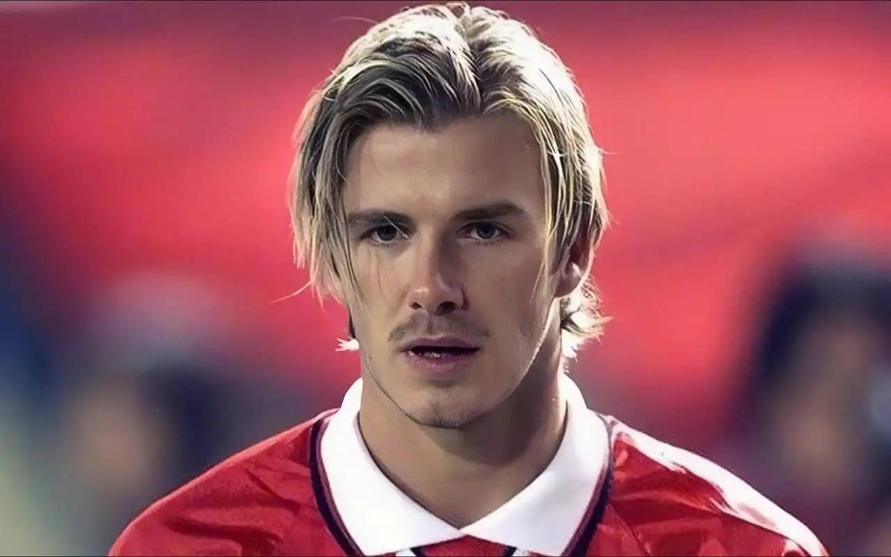 曼联官方祝贺贝克汉姆封爵曼联92青训代表人物的简单介绍  第2张