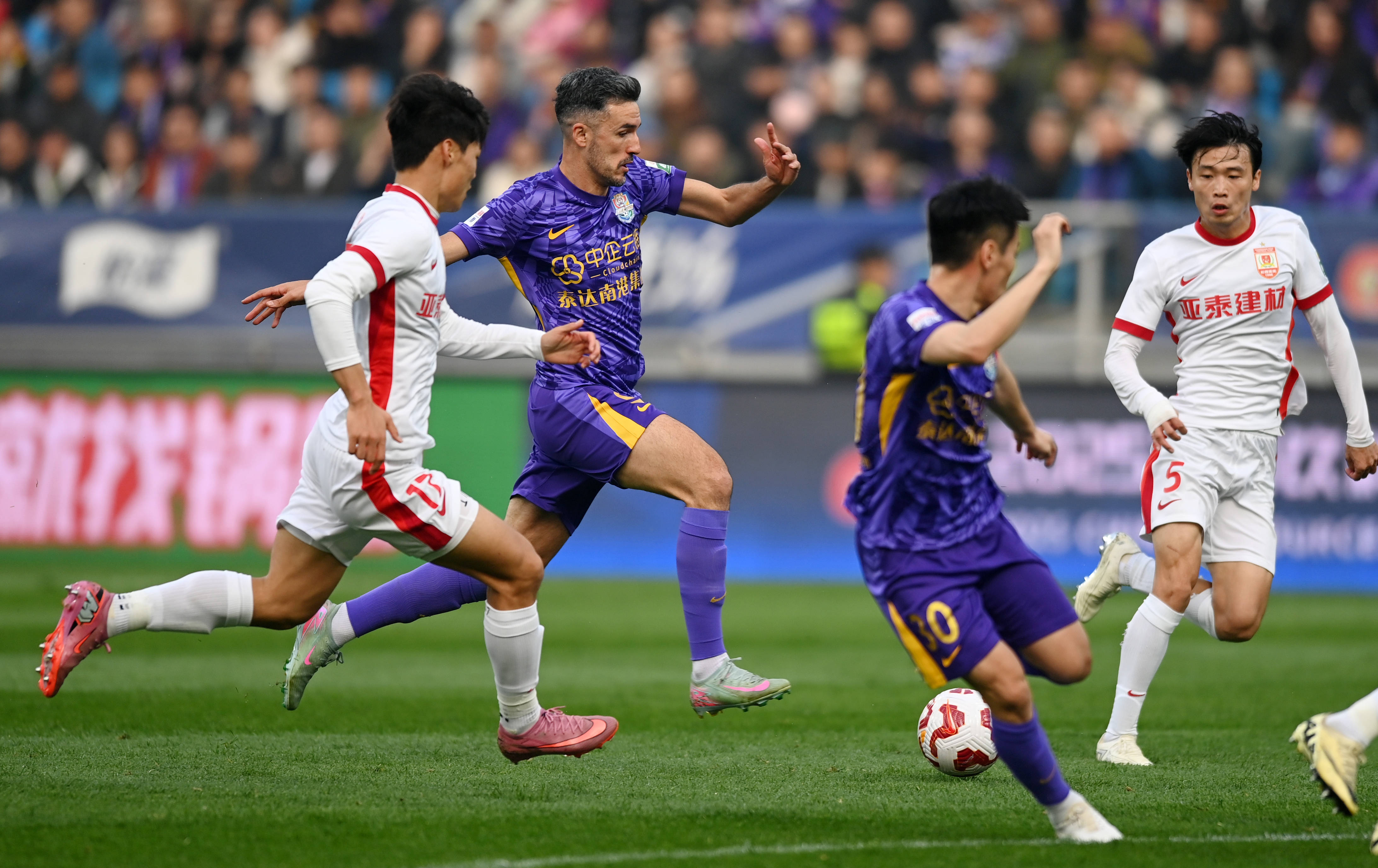 中超上海海港1-1天津津门虎丢榜首加布里埃尔点射基莱斯扳平的简单介绍