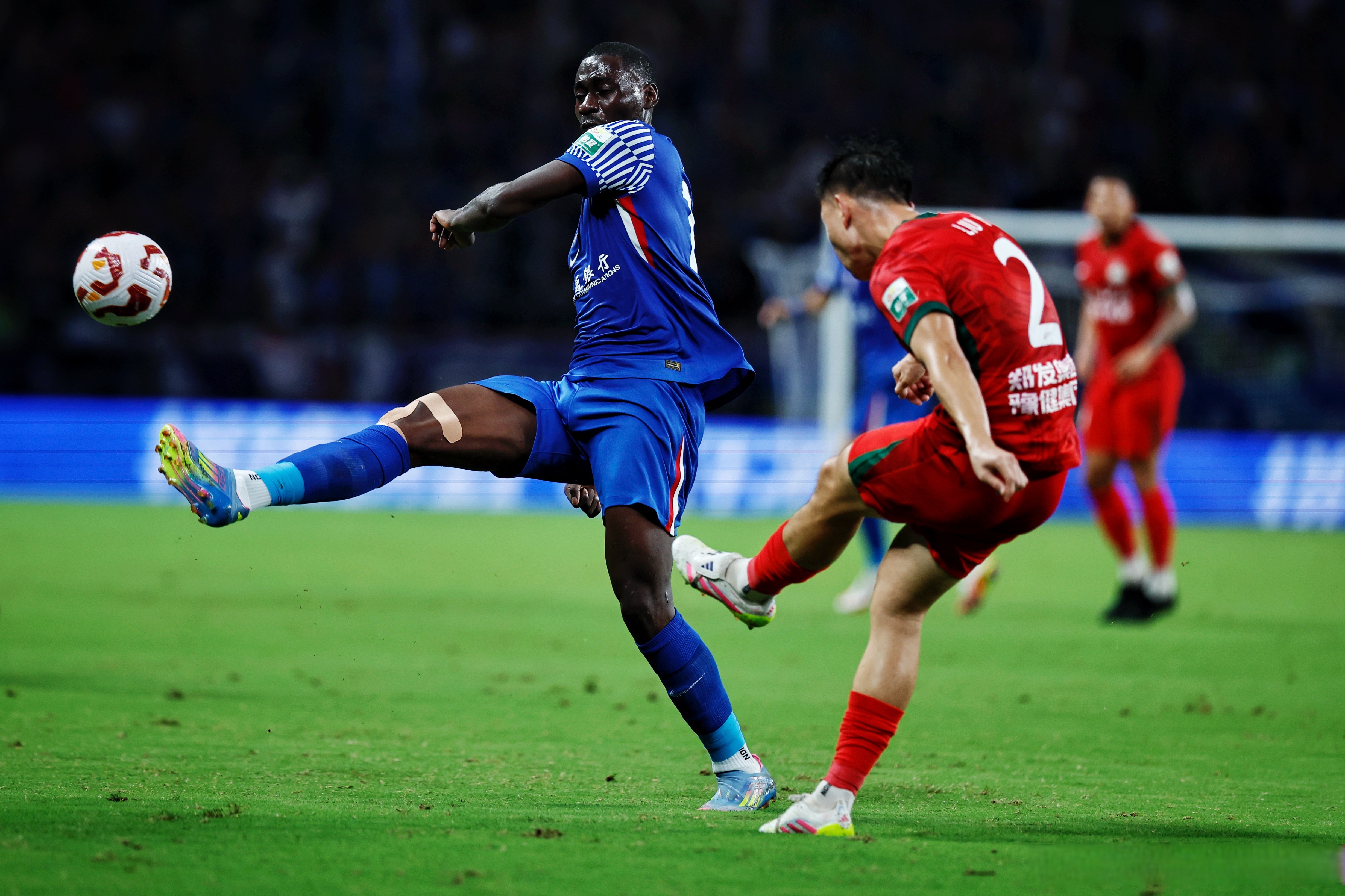 包含中超河南队1-1梅州客家阿奇姆彭破门莫里斯扳平的词条