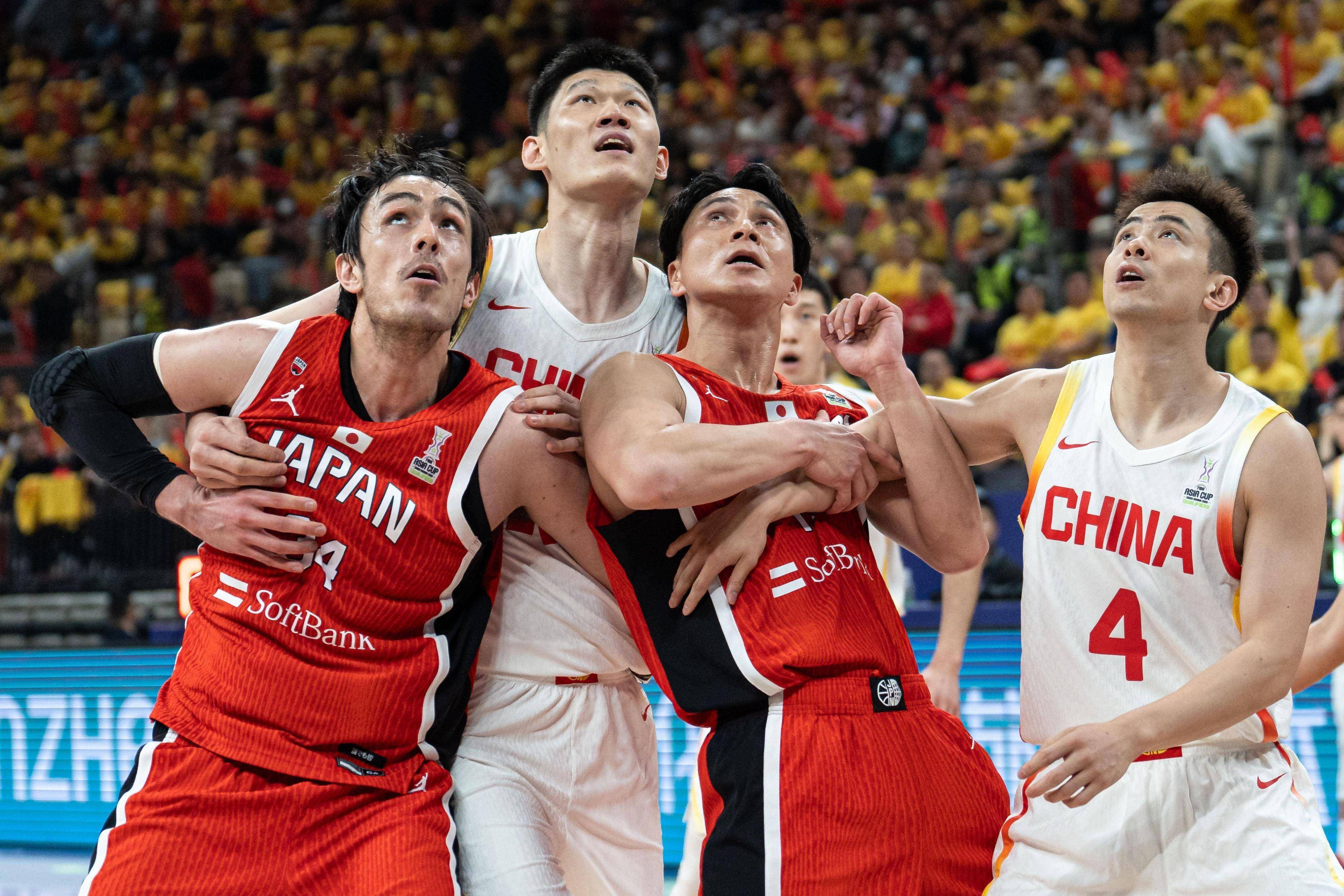 包含中国男篮14人名单出炉赵睿领衔徐杰在列的词条