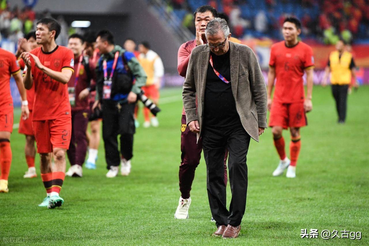 单后腰与用人混乱是国足失利主要原因伊万科维奇需承担主要责任的简单介绍